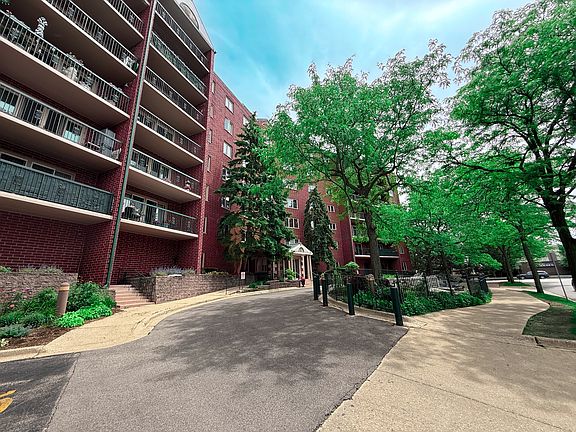 2nd image of 8580 W Foster Ave Unit 304