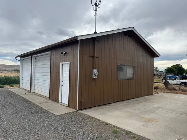 4102 W Birchfield Rd, Yakima, WA 98901