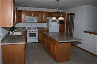 2nd image of 224 Candlewick Dr SE