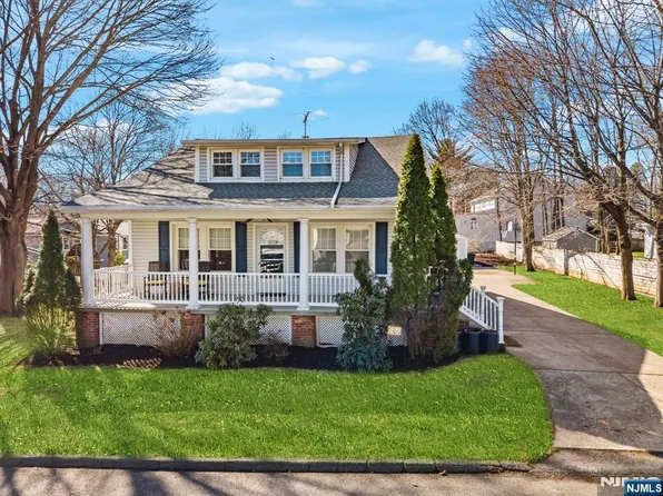 12 Chestnut St, Cresskill, NJ 07626