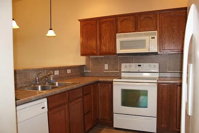Building Photo - 597 Belhaven Way
