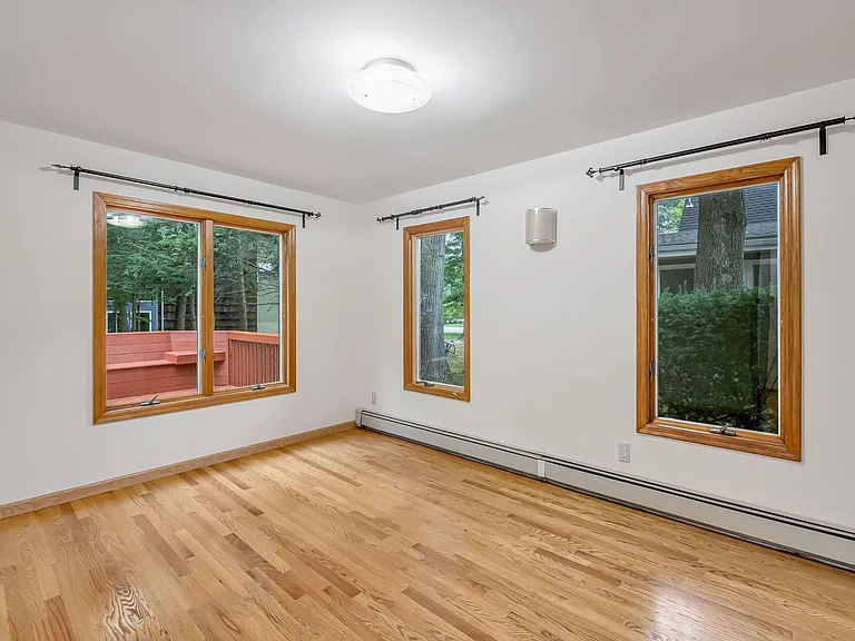 384 Owen Ave — Photo 16