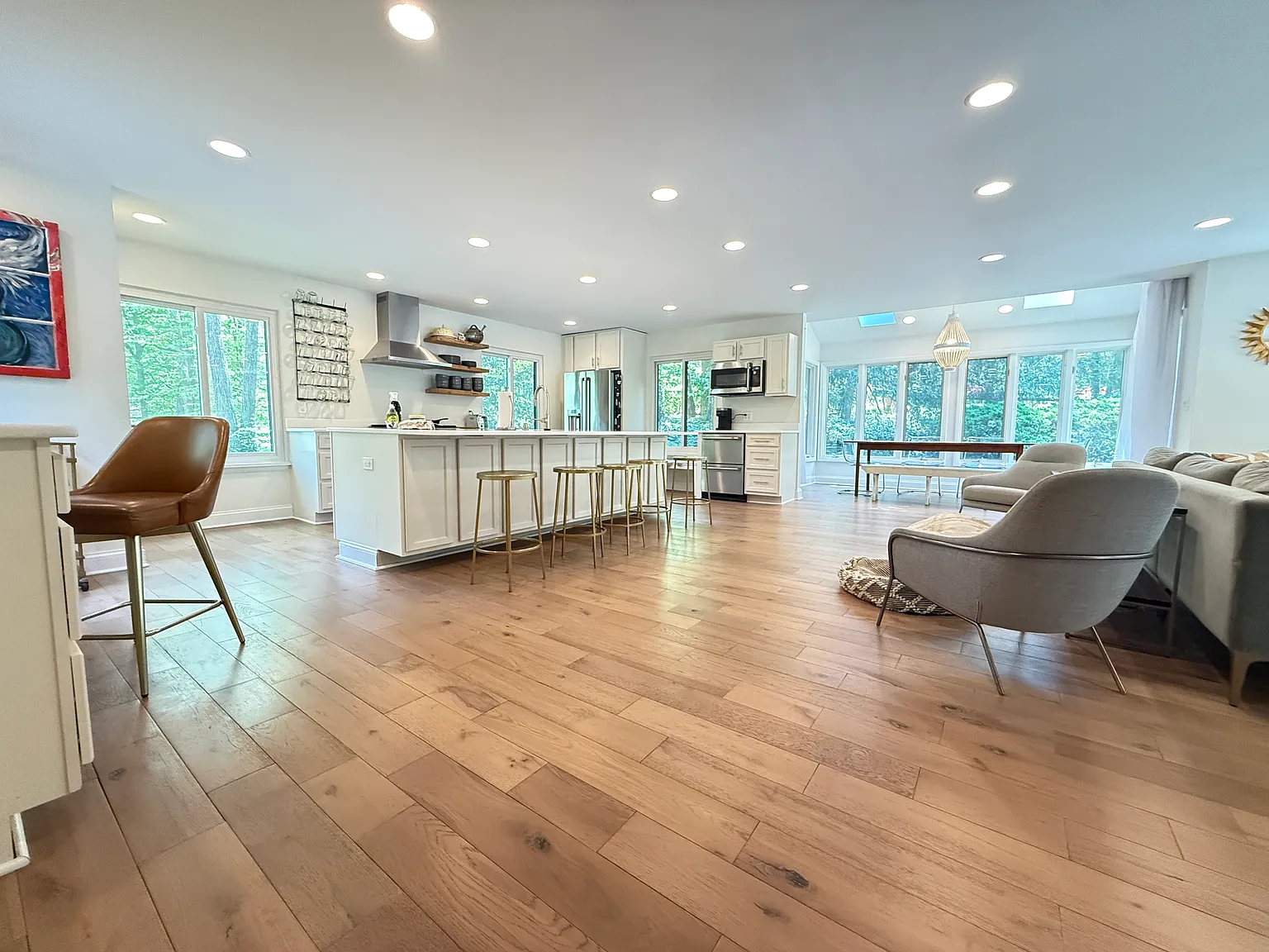 5 bed, 3.5 bath, 2700 sqft, $5,500 — Photo 1