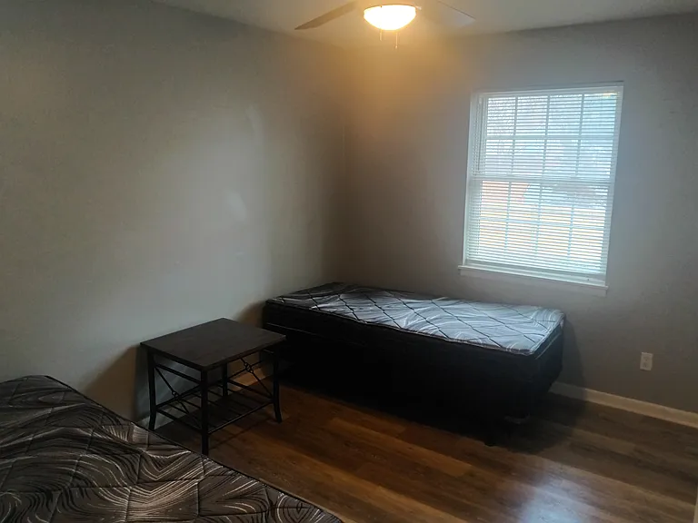 235 W Poplar St — Photo 17