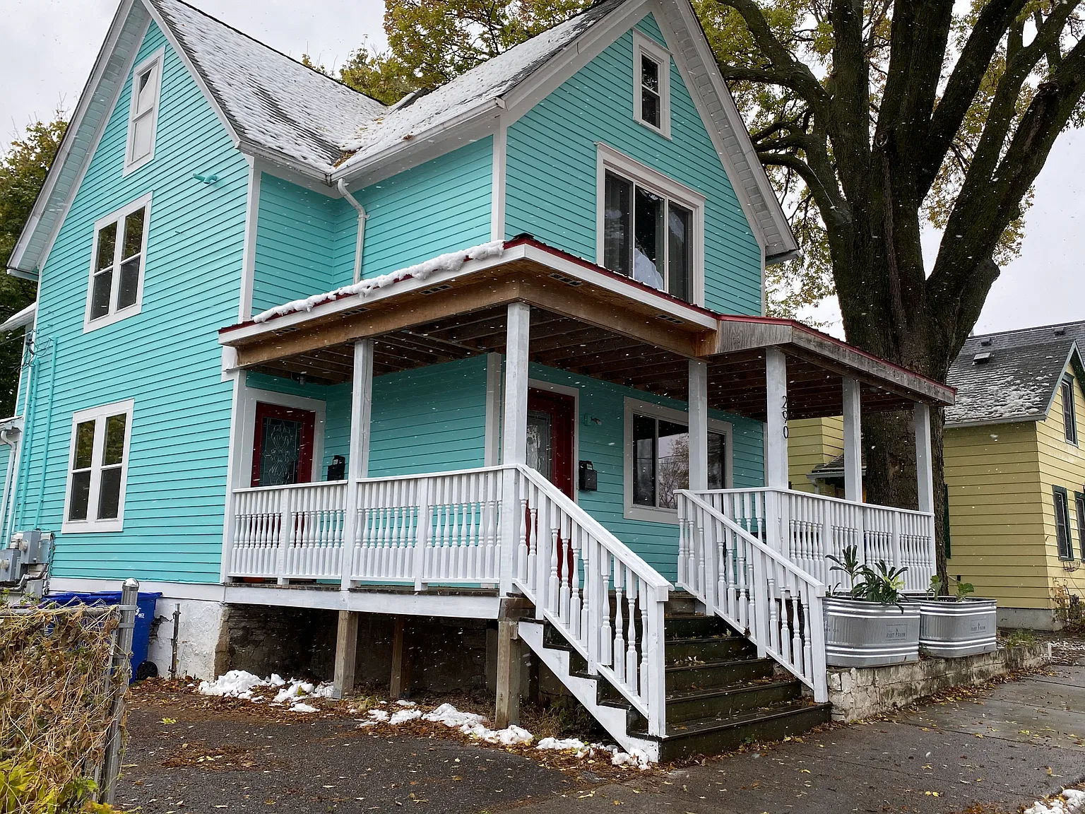 3 bed, 1200 sqft, $1,990 — Photo 1