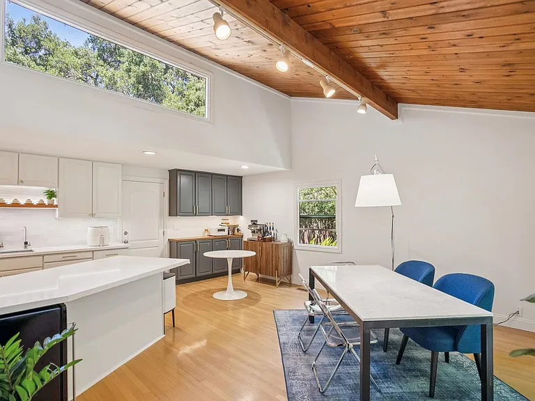 886 Berkeley Ave — Photo 7