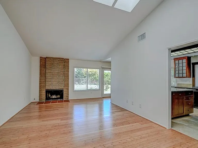 5411 Glenstone Dr — Photo 2