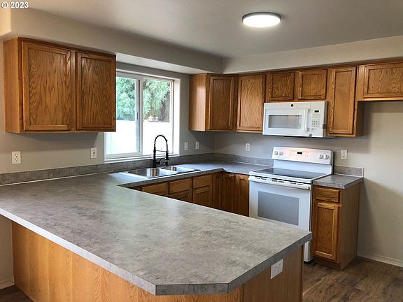 4th image of 702 Buster Ln SE