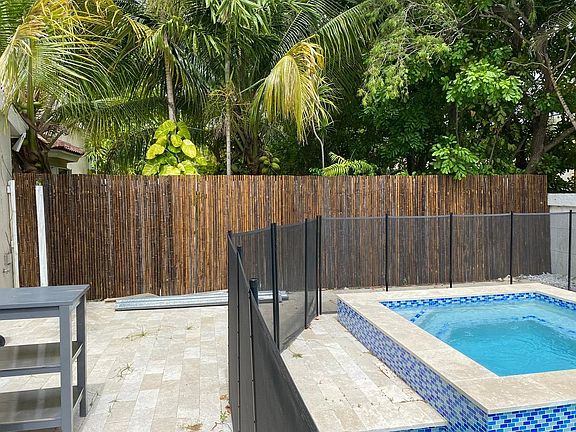 4th image of 3259 SW 49th St