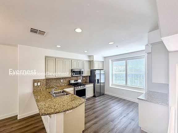 3rd image of 650 Summer Ln