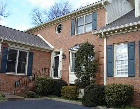 Beautiful master on main condo...