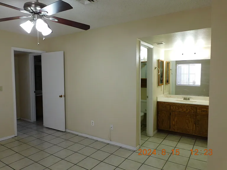 1559 W 14th St — Photo 11
