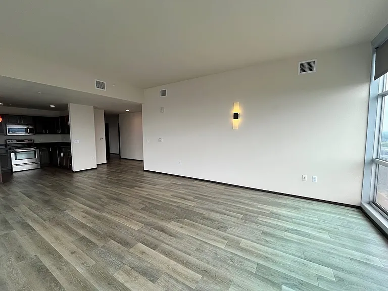 Galaxie High Rise Apartments — Photo 168
