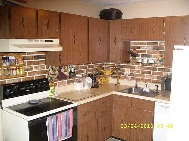2nd image of 3782 Lakepointe Dr