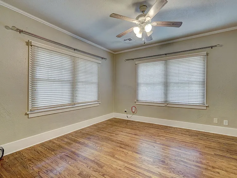3711 N Military Ave — Photo 18