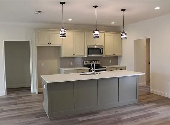 4th image of 109 King Arthur Ct