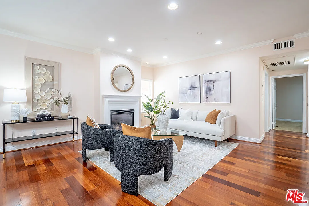 3 bed, 3.0 bath, 1730 sqft, $3,700 — Photo 4