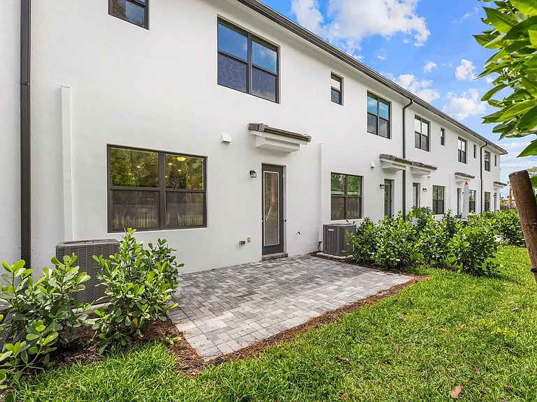 4315 Efendi Dr — Photo 44