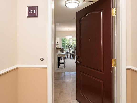 4th image of 111 Saint Matthews Ave APT 201