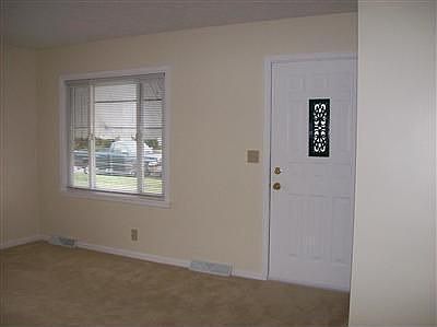 5th image of 941 Warwick Dr