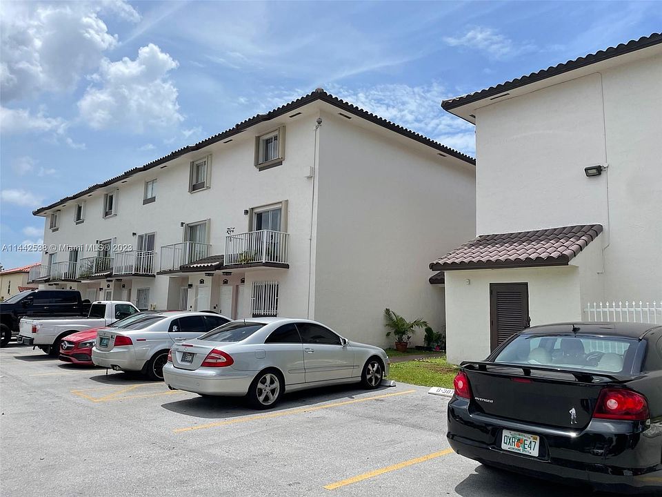 2nd image of 900 SW 104th Ct APT B304
