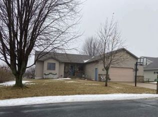 124 Penn Dr, Saint Charles, MN 55972