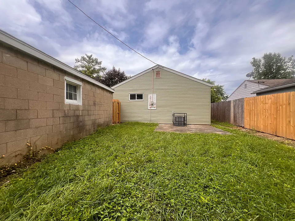 1869 Bauer Rd