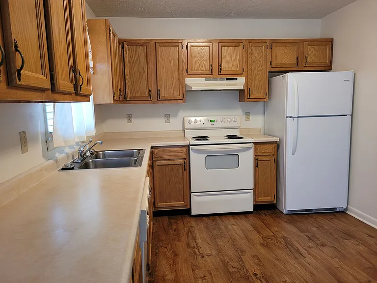 100 Sterling Hills Dr — Photo 6