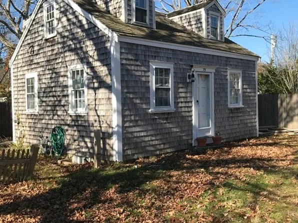 79 Oak St, Barnstable, MA 02601
