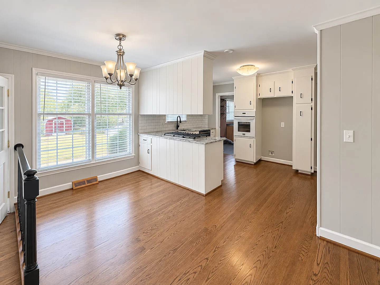 Charming Taylors Home | Spacious Living & Prime Location — Photo 4