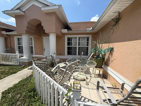 3rd image of 416 SE Calmoso Drive