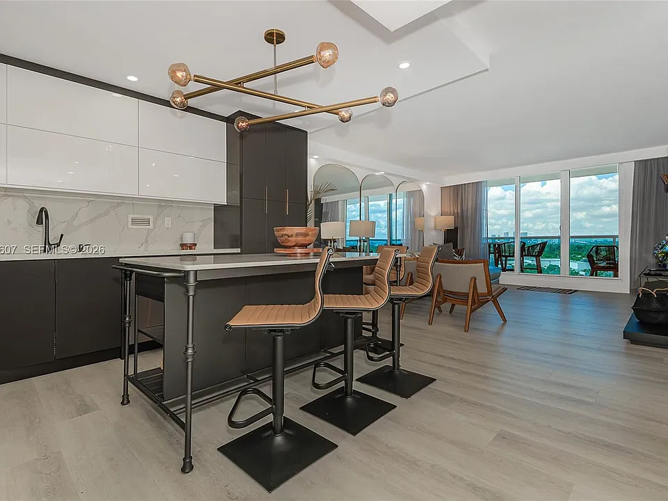 2301 Collins Ave #1134