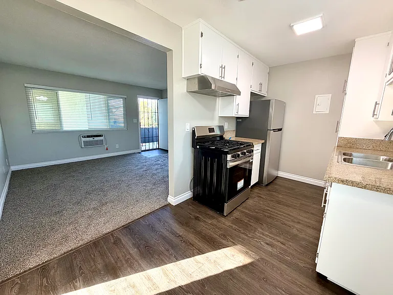 Evart Apartments — Photo 13