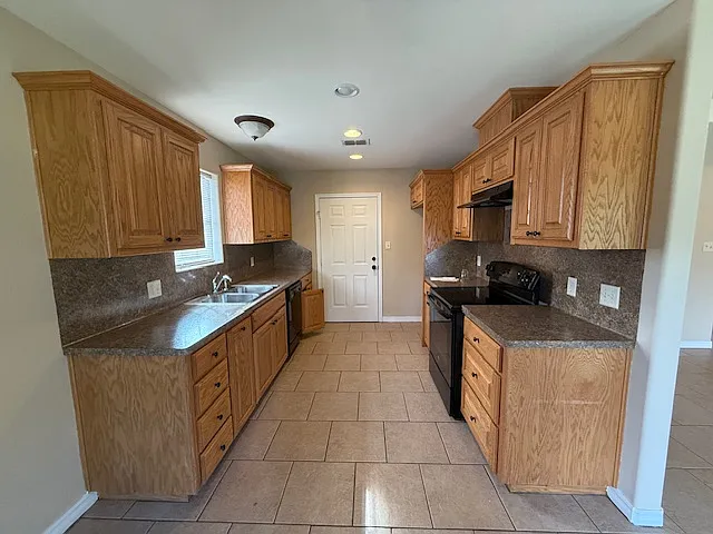 3 bed, 1303 sqft, $1,895 — Photo 4
