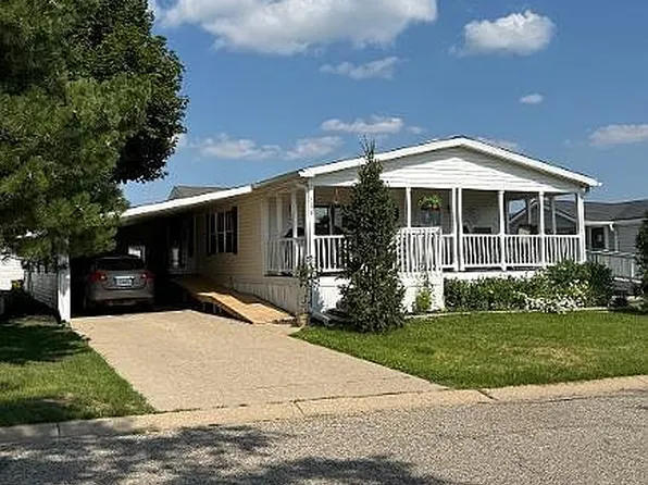 6036 Chestnut Trl, White Lake, MI 48383