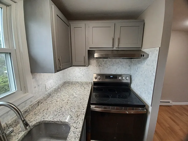 236 Maple St — Photo 3