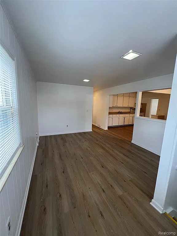 3 bed, 2.0 bath, 1301 sqft, $1,350 — Photo 4