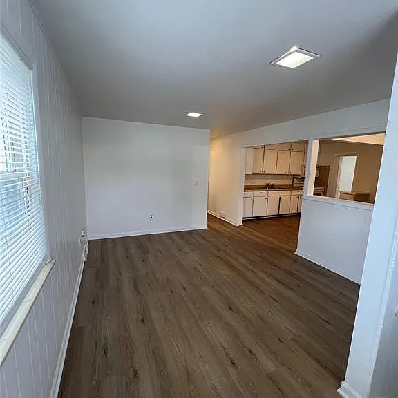 2504 Bannister St — Photo 4