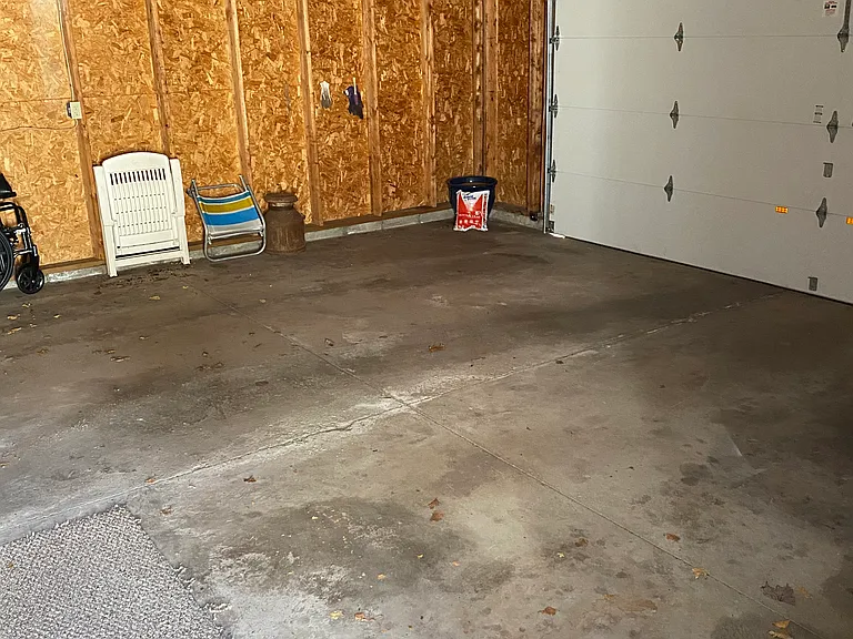 Oversized 2 car garage