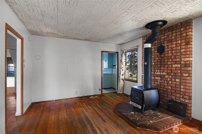 5th image of 534 Dearborn Avenue