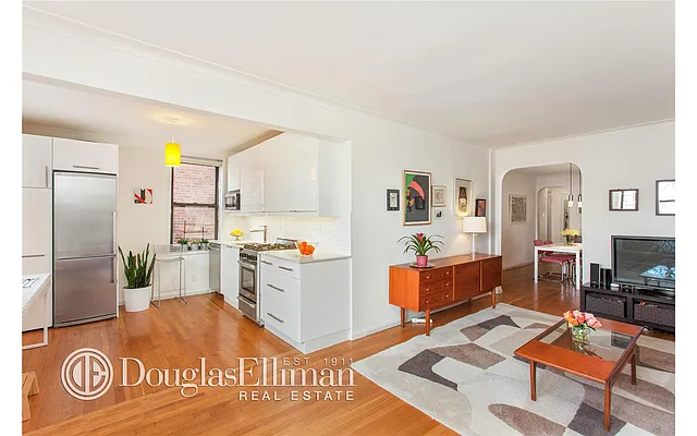 Sold by Douglas Elliman | media 15