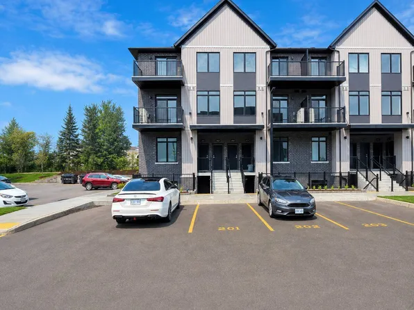 824 Woolwich St #110, Guelph, ON N1H 6J2