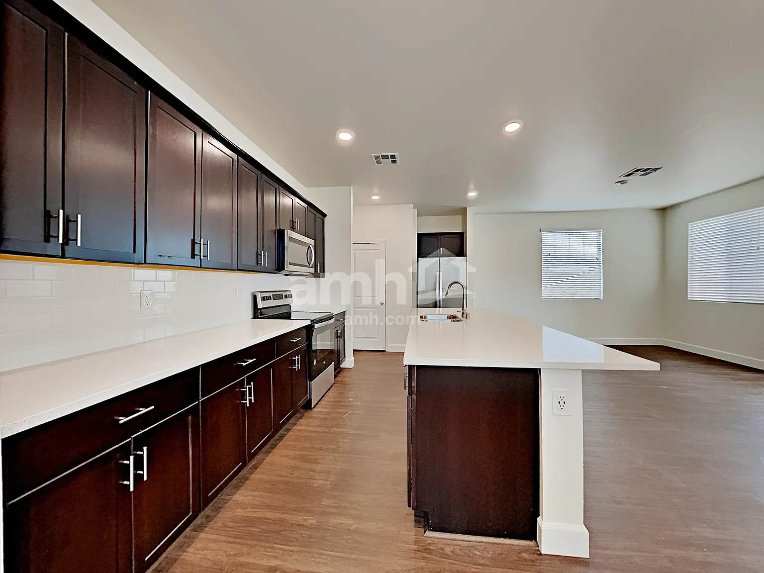 4 bed, 2.5 bath, 2113 sqft, $2,430 — Photo 4