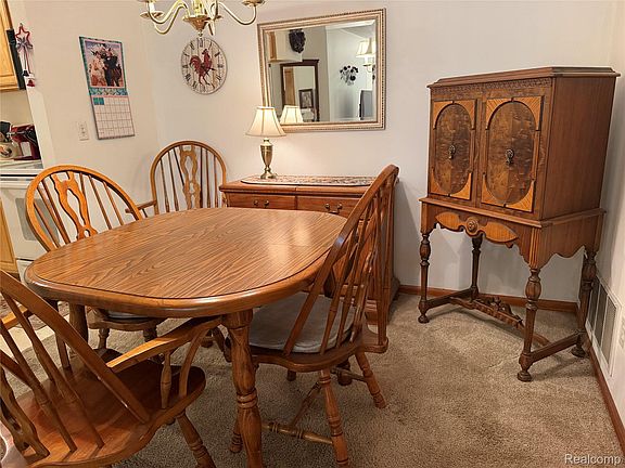 3rd image of 276 Marigold Cir #18