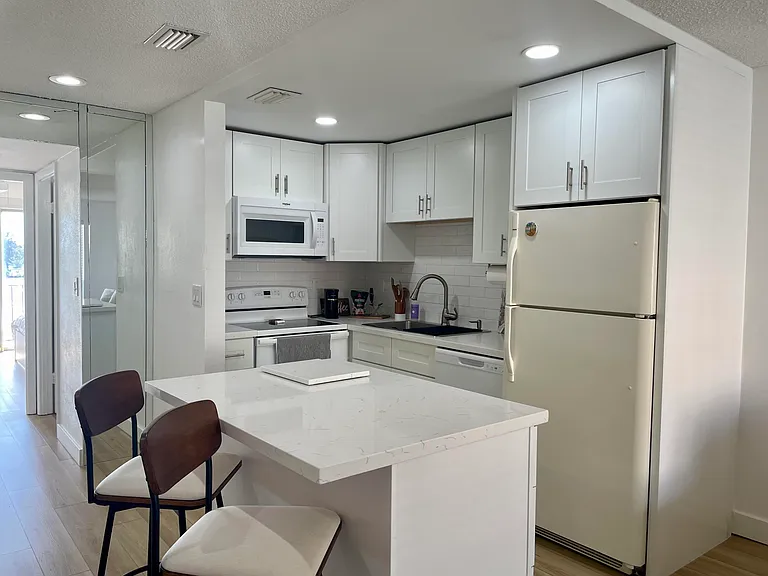 1100 Crystal Lake Dr #207 — Photo 8