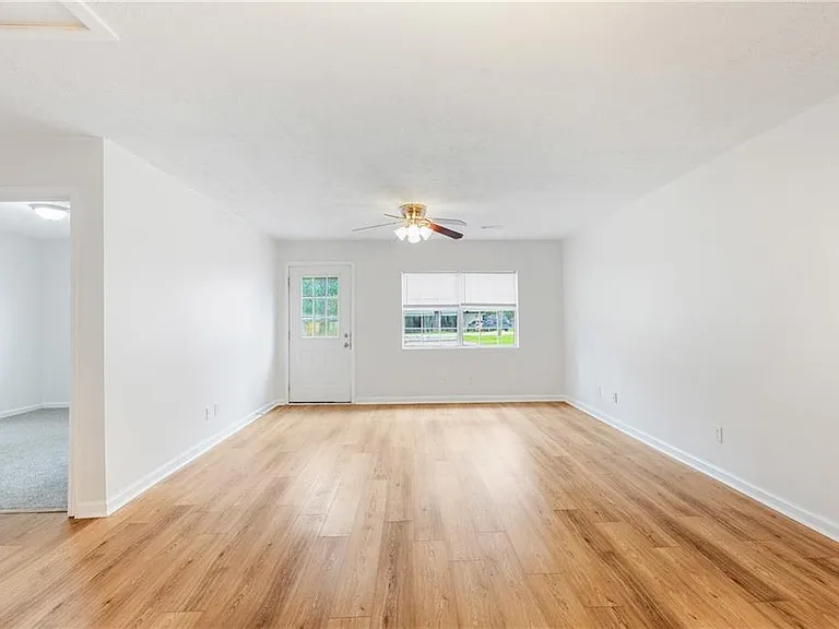6290 Love St #B — Photo 10