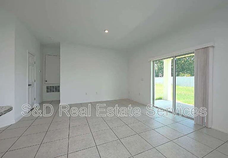 685 Crown Rose Dr — Photo 9