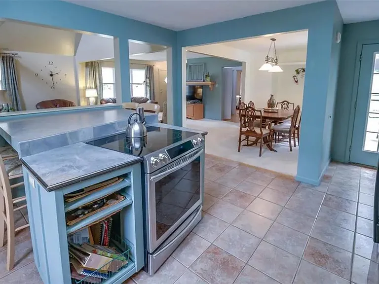 7050 Caroline Ave — Photo 15