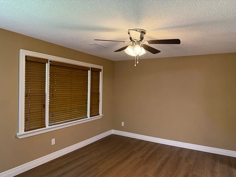1522 Cron St — Photo 10