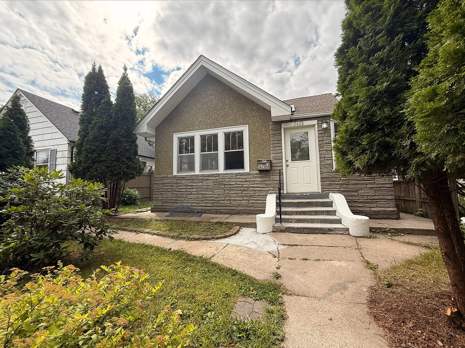 5 bed, 1980 sqft, $2,790 — Photo 1